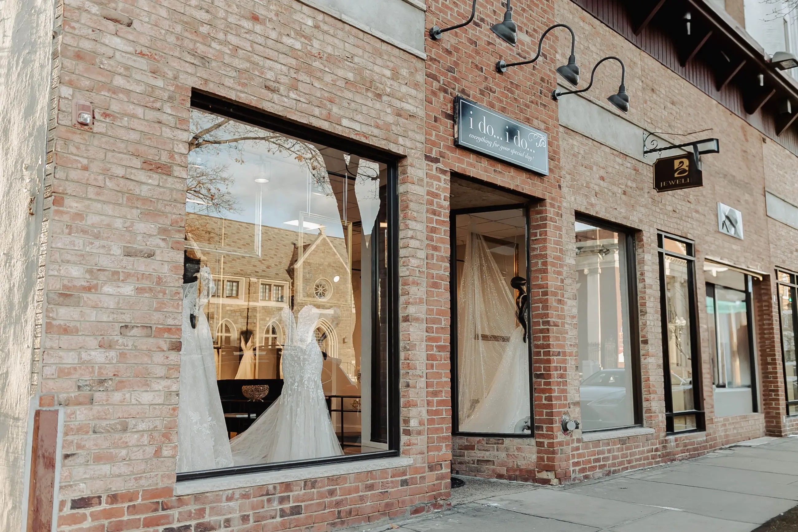 When to Start Shopping for Your Wedding Dress: A Bride’s Timeline. Desktop Image
