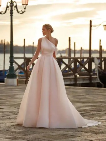 Pronovias Style No. Lustrea #0 thumbnail